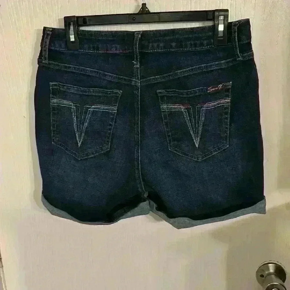 Seven7 Weekend Denim Rolled Cuff Bermuda Shorts size 8-PRISTINE - Picture 2 of 9